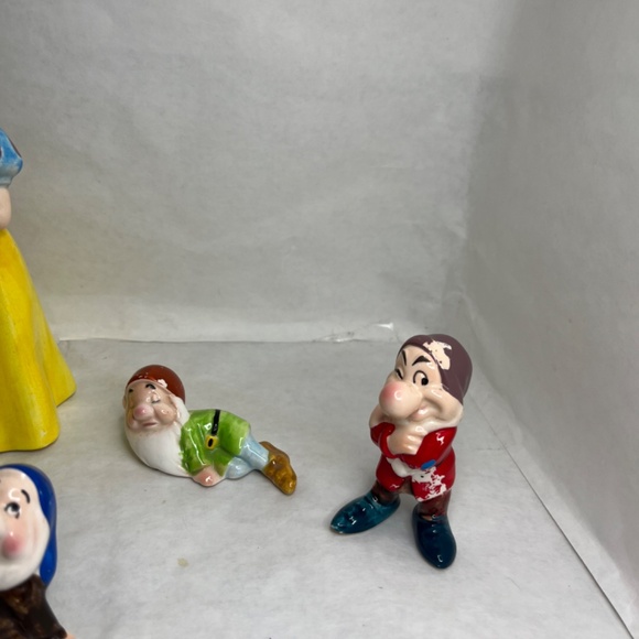 Vintage Walt Disney Snow White and the 6 Dwarfs Figurines • Ceramic • Japan RARE - Picture 4 of 14